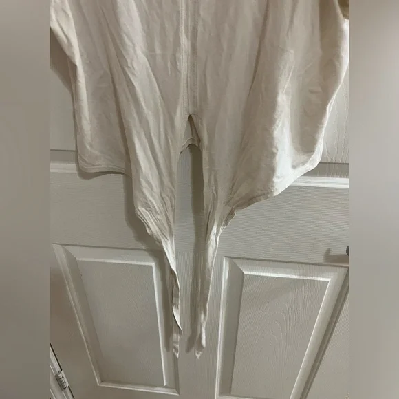 Women’s Lululemon Short Sleeve Shirt with Tie Wrap Size 6 - Picture 4 of 8